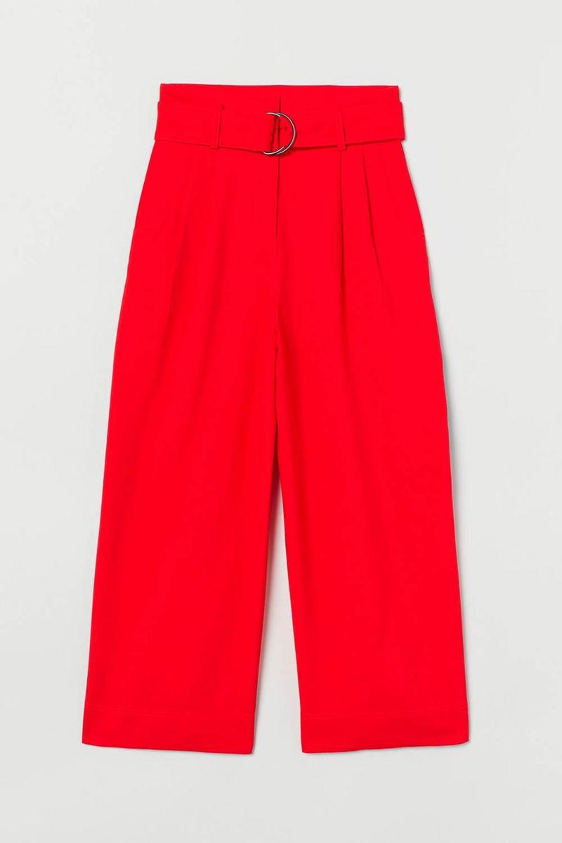 Pantalón de primavera rojo de H&amp;M. (Precio: 19, 99 euros)