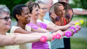 La entrenadora Caroline Idens anima a hacer ejercicios de fuerza
