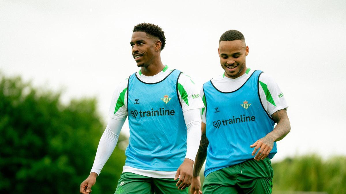 Junior y Natan, durante el primer día de pretemporada del Betis en Alemania