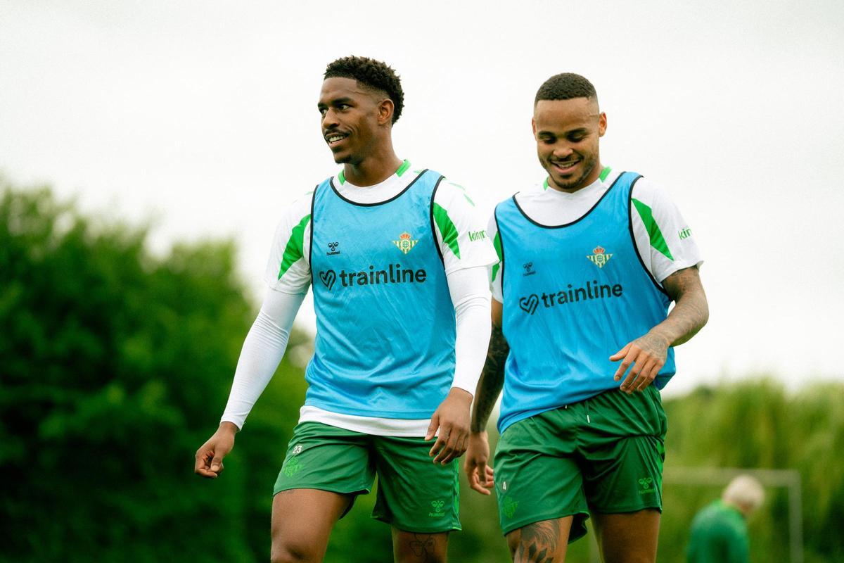 Junior y Natan, durante el primer día de pretemporada del Betis en Alemania