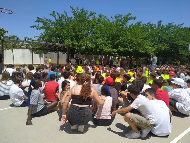 Alumnes, professors, famílies i autoritats clamen la construcció del nou Institut de Vilafant