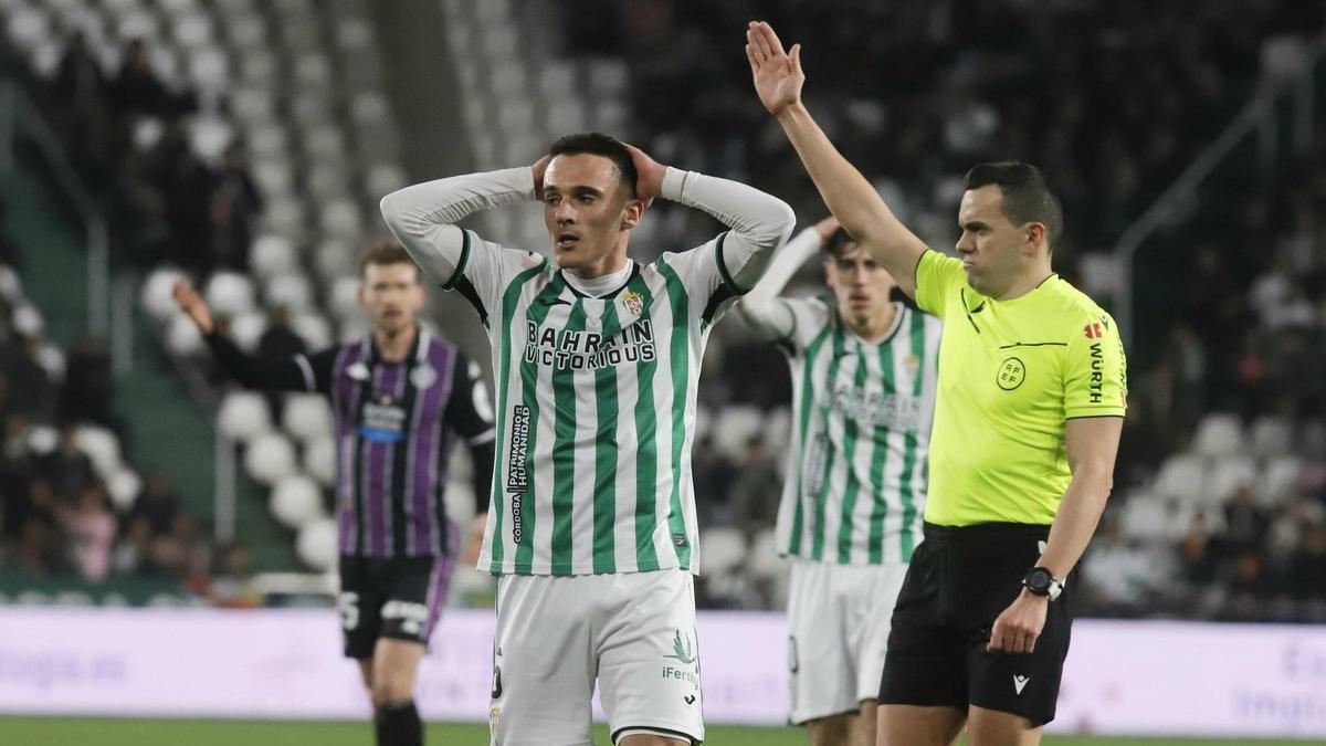 Pérez Hernández, en el Córdoba CF-Valladolid, último duelo en el que se cruzó con los blanquiverdes.