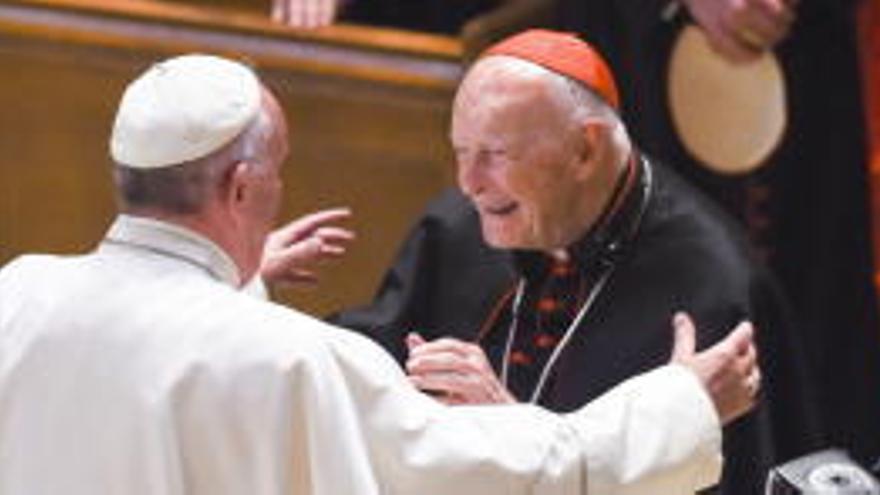 El Papa, junto a Theodore McCarrick en una imagen de archivo. // EFE