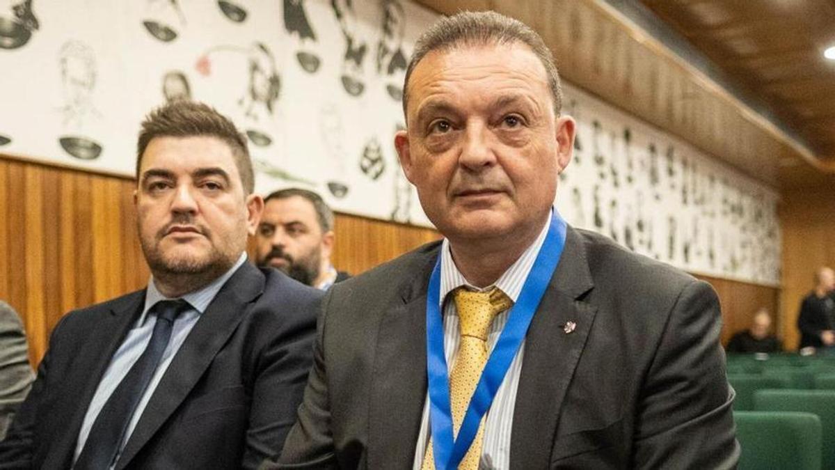 José Miguel Garrido, a la derecha, junto al ex consejero Juan Guerrero.