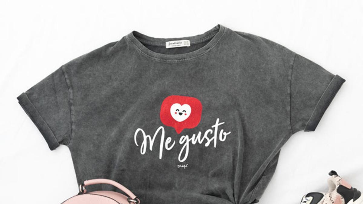 Las camisetas más molonas para volver a la rutina son estas de Mr. Wonderful  y Stradivarius - Woman