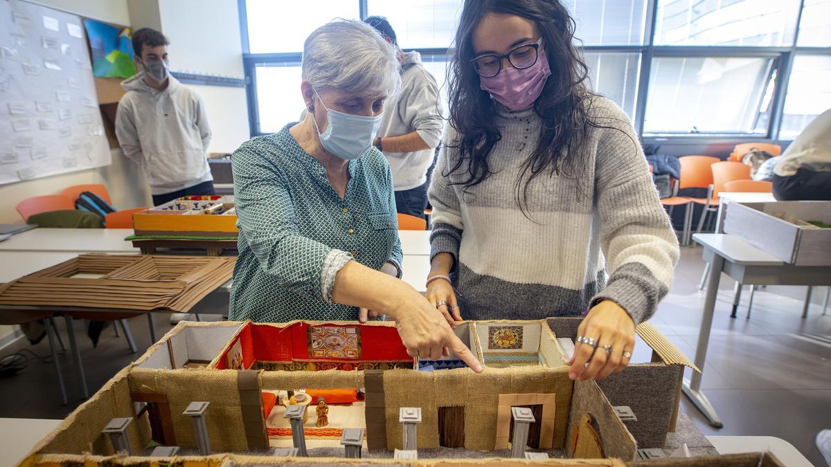 La profesora de la Universidad CEU Cardenal Herrera de Castellón, Inmaculada Rius, es la impulsora del proyecto Historical Empathy.