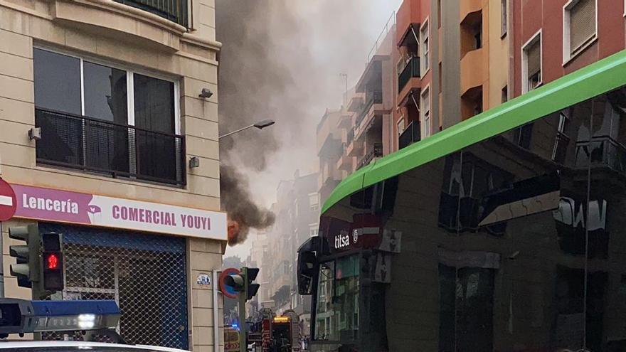 Un incendio en una vivienda de Santa Cruz alarma a los vecinos