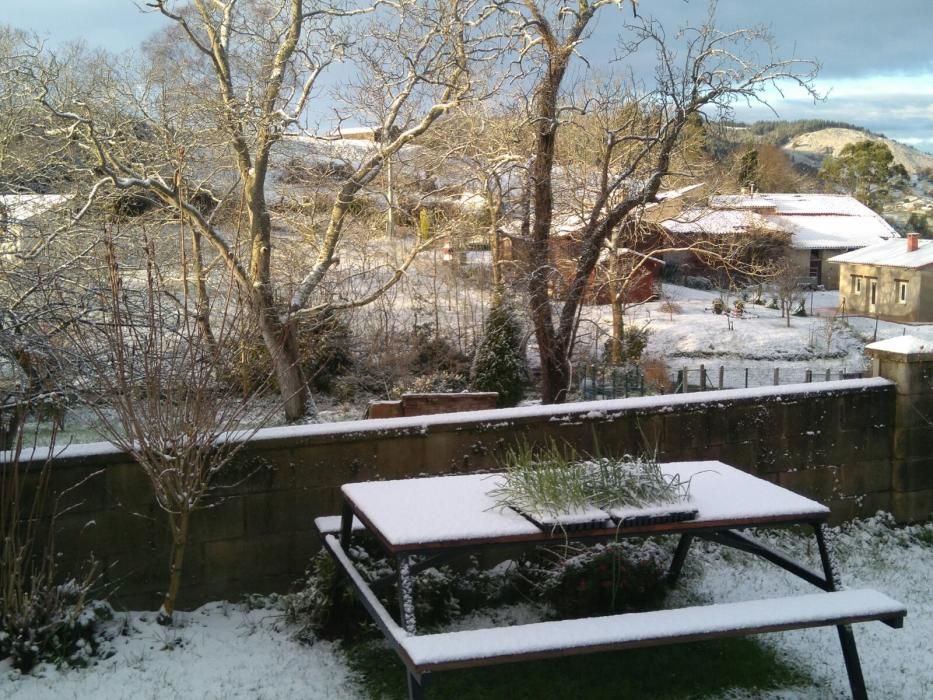 Lugares del concejo de Villaviciosa amanecen cubiertos por un manto blanco.