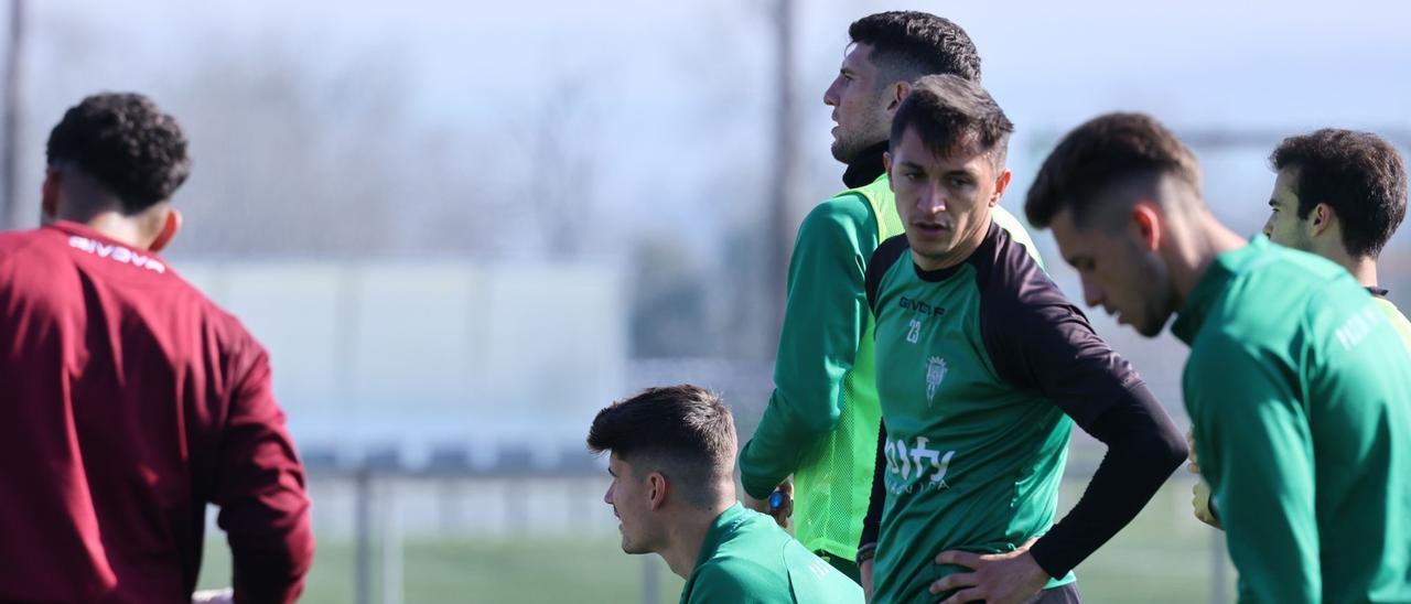 Los futbolistas del Córdoba CF, durante una sesión de trabajo de esta semana.