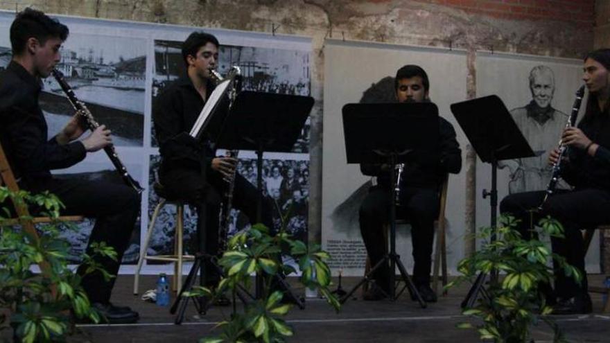 Xuacu Llaneza, Jesús Manuel Álvarez, Omar Rodríguez y Pedro Álvarez, durante su actuación.