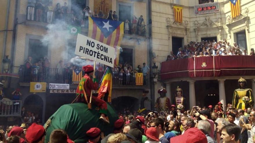 Un moment de la Patum de Lluïment d&#039;aquest dijous al migdia.