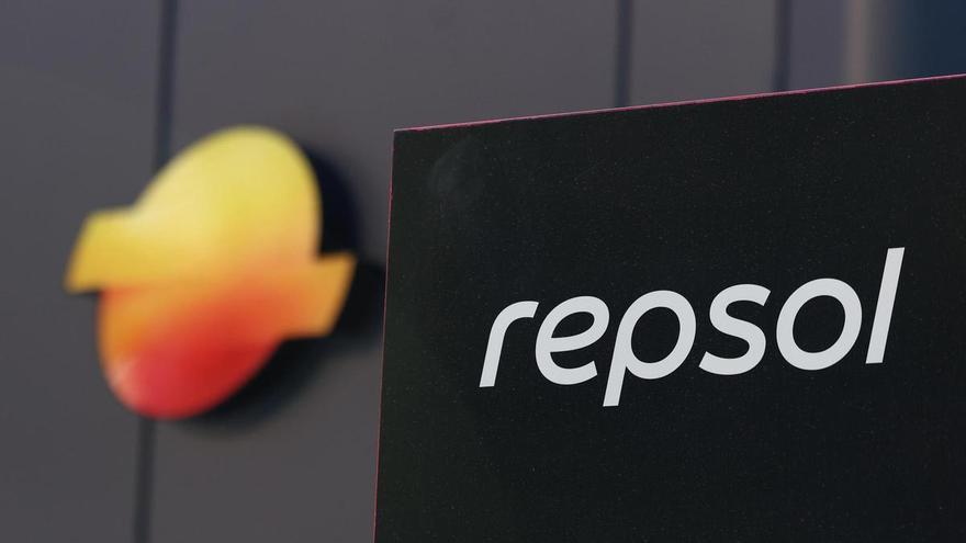 Repsol gana un 153% por la guerra y se gasta 1.200 millones para hacer acopio de petróleo