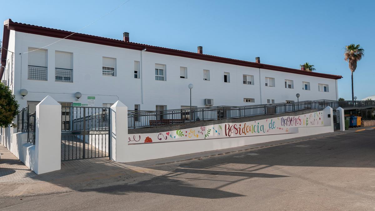 Edificio de la residencia de mayores de Riolobos, que será ampliado.