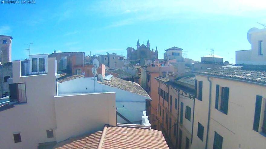 Am Freitagvormittag (11.3.) erstrahlte die Kathedrale von Palma unterm stahlblauen Himmel.