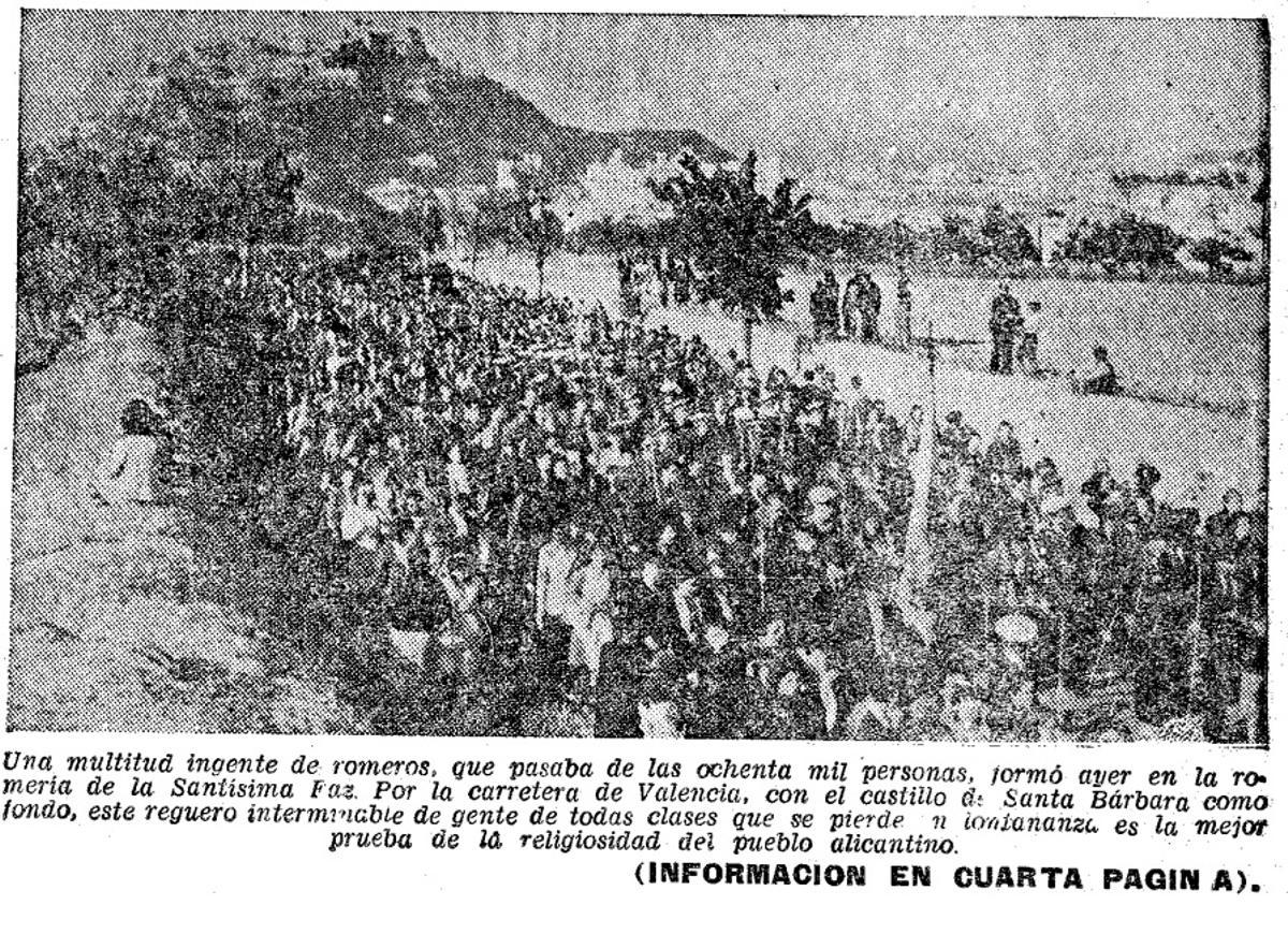 Imagen publicada en INFORMACIÓN el 21 de abril de 1944 de la Peregrina de la Santa Faz.