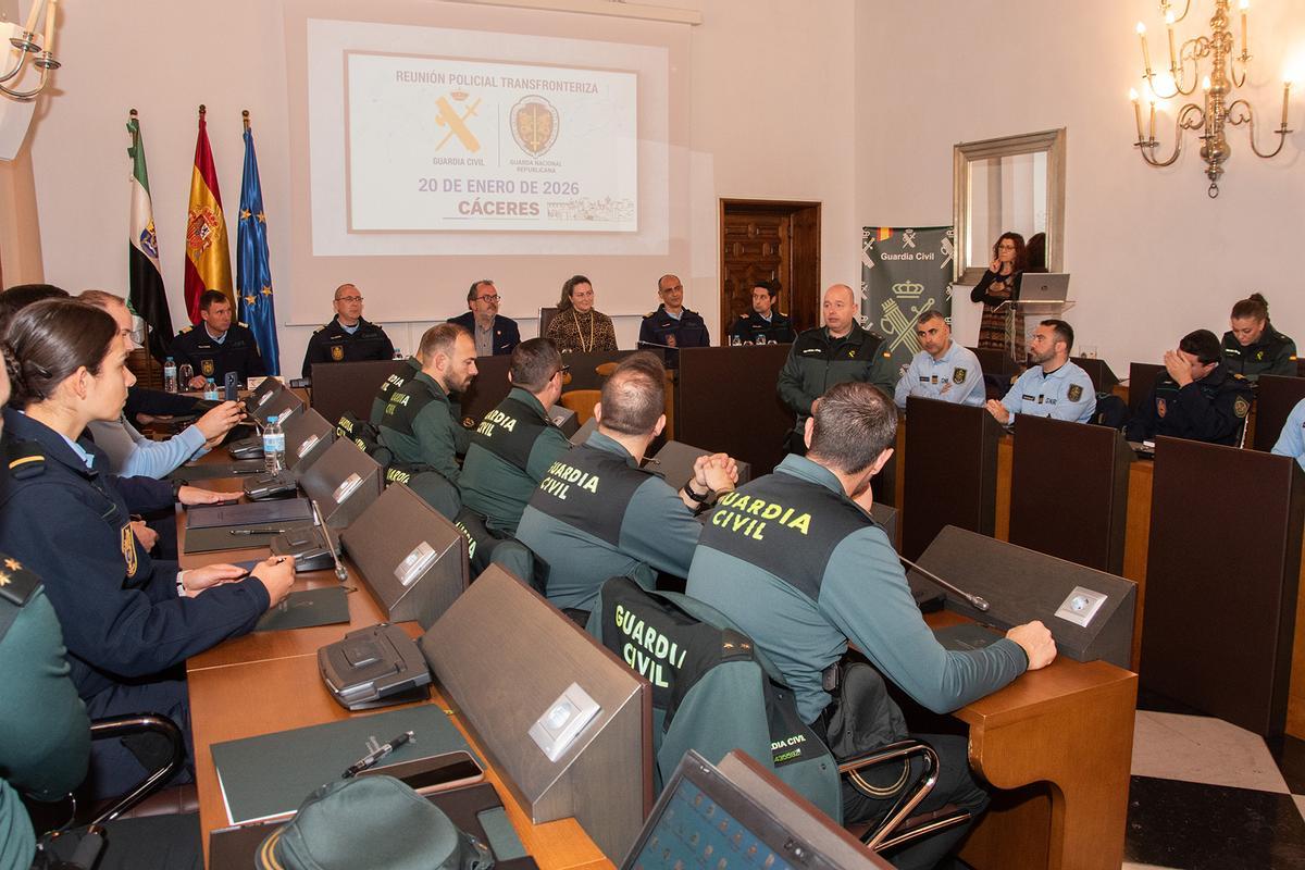 Galería | Imágenes de la reunión entre Cáceres y Portugal