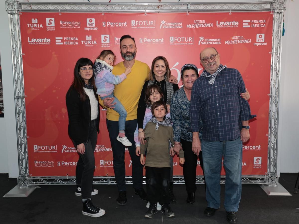 Ana Eloína Alfonso, el poeta Eusebi Morales y familia