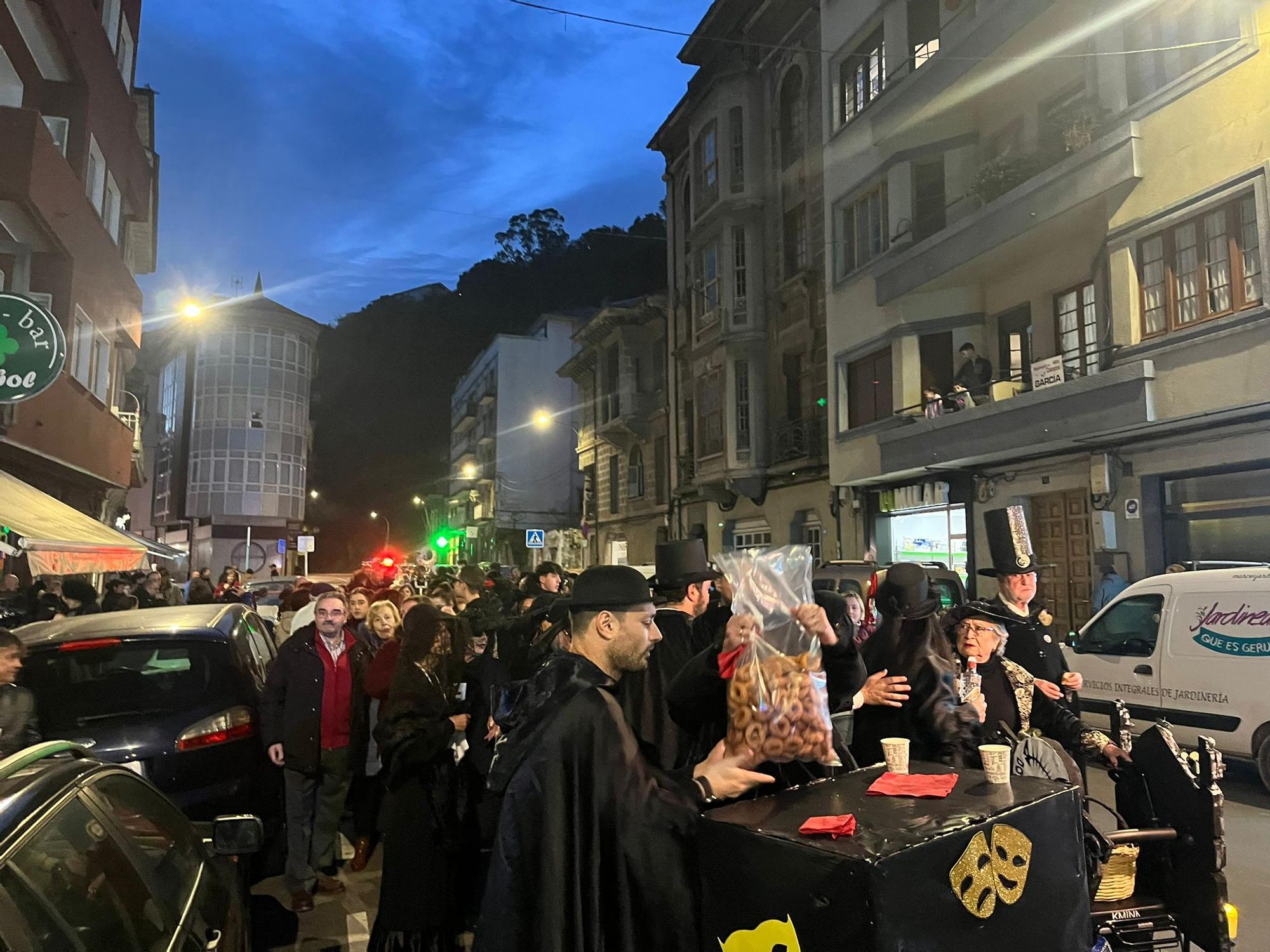 La despedida de Luarca del carnaval en imágenes