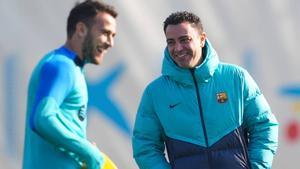 Xavi no se cansa de elogiar la profesionalidad y la actitud de Eric Garcia