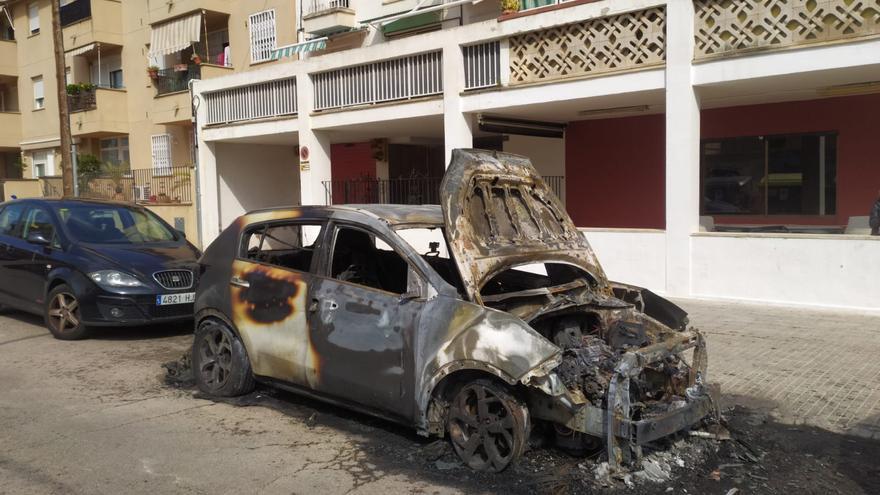 Incendian cuatro coches de madrugada en Palma