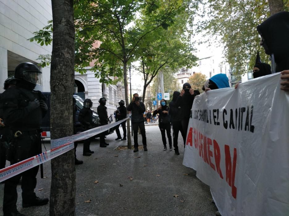 Protesta dels CDR a Girona en el marc de la vaga general