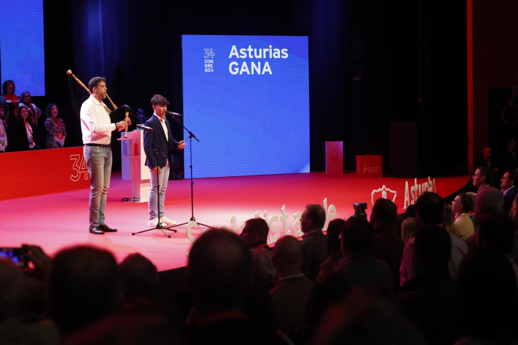 EN IMÁGENES: Pedro Sánchez y Adrián Barbón abren el congreso del PSOE asturiano