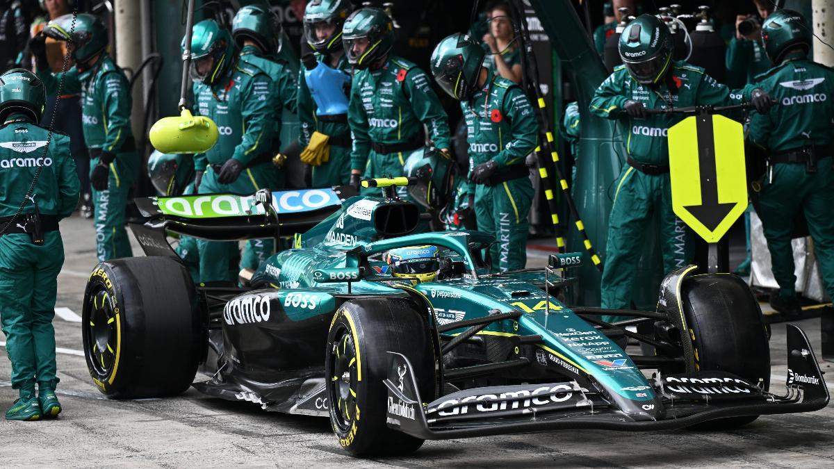 Fernando Alonso, durante una parada en el GP de Brasil