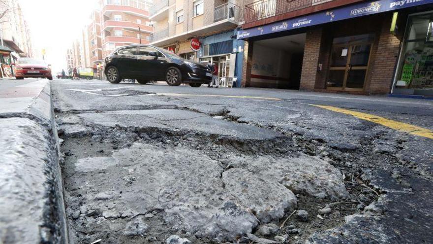 El ayuntamiento estudia asfaltar Predicadores con un ‘falso adoquinado’