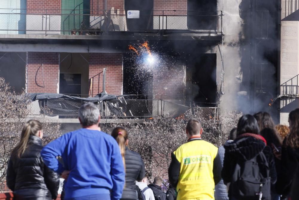 Incendi en un edifici del carrer del Carme de Girona.