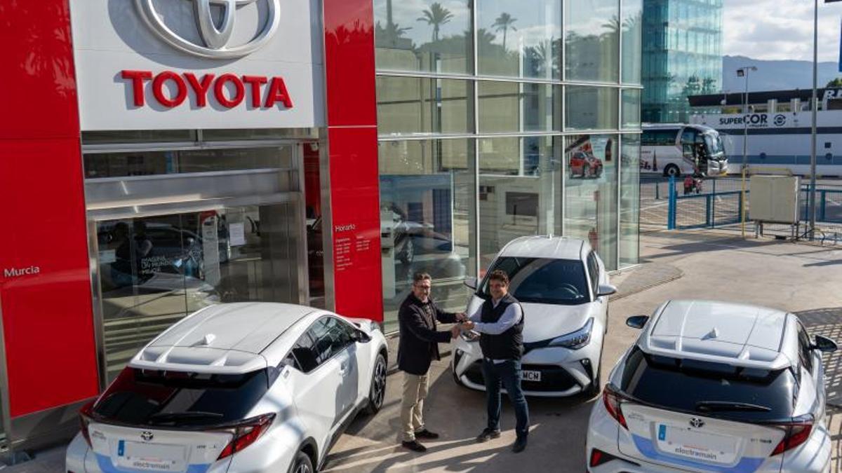 Pura eficiencia híbrida: Electromain incorpora a su flota el SUV más revolucionario de Toyota Murcia