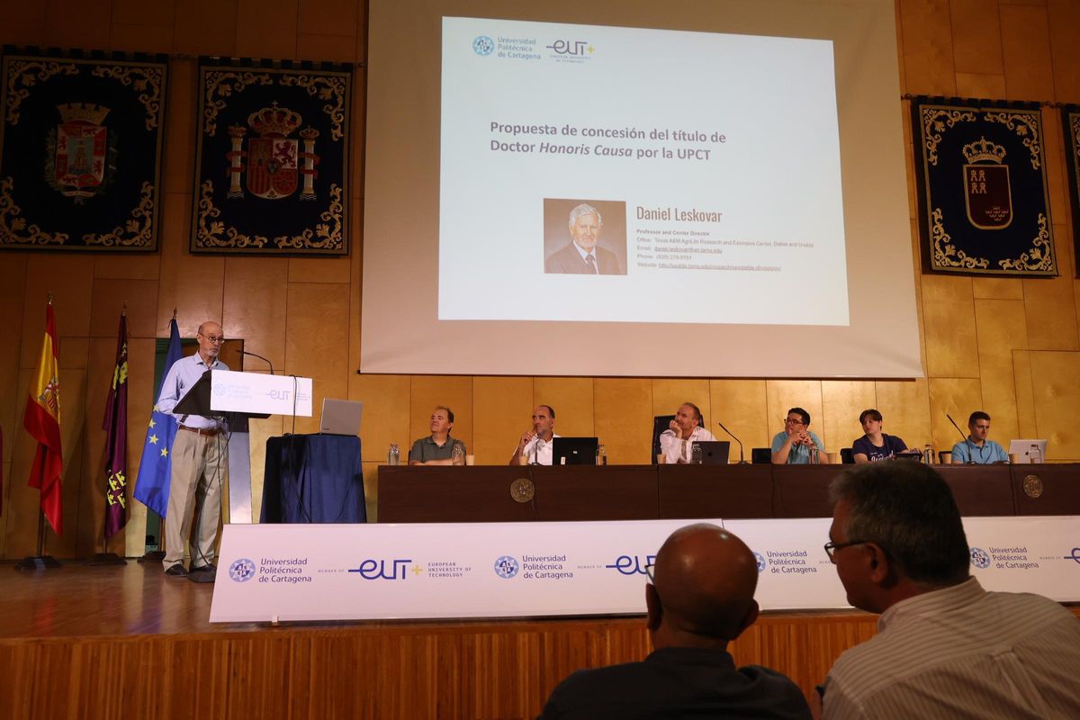 El exrector de la UPCT José Antonio Franco exponeo la candidatura de Daniel Leskovar