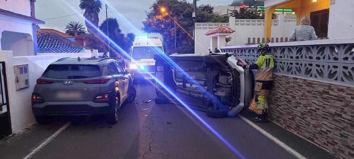 Vuelca un coche en el Camino de Las Mercedes, en La Laguna