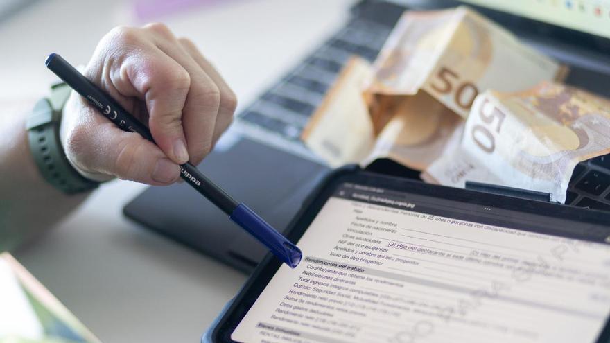 Unos 25.000 docentes murcianos tendrán que hacer una declaración de la Renta complementaria