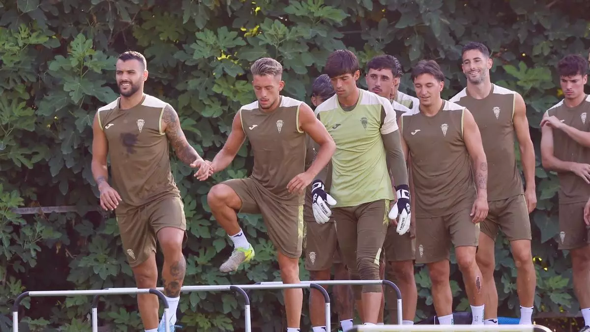 El Córdoba CF se pone en marcha con caras nuevas, varias ausencias y un proyecto todavía pendiente de completar