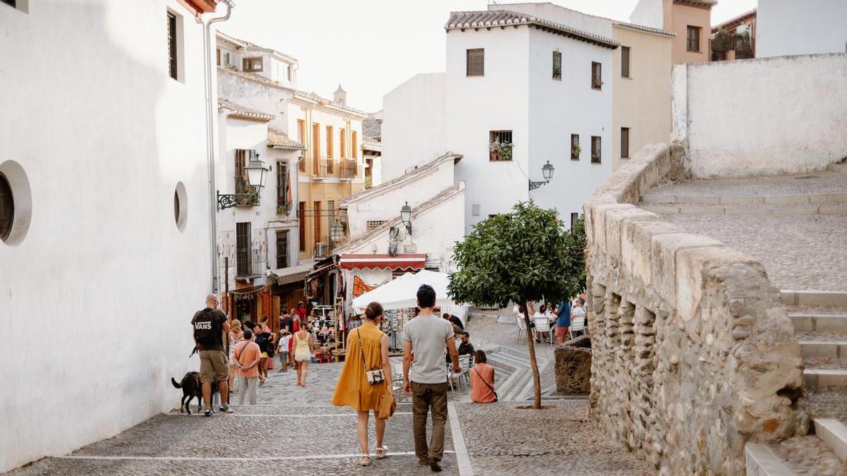 Calle Elvira, la meca de la gastronomía gratis y en miniatura