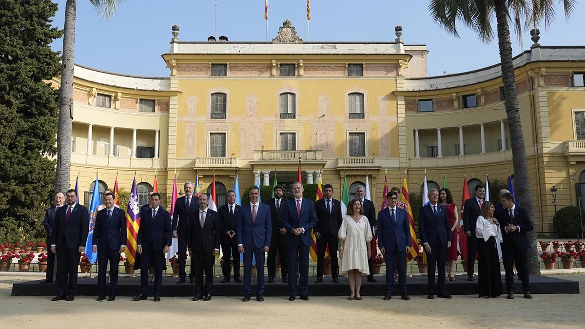 Foto de familia de la Conferencia de Presidentes en el Palau de Pedralbes