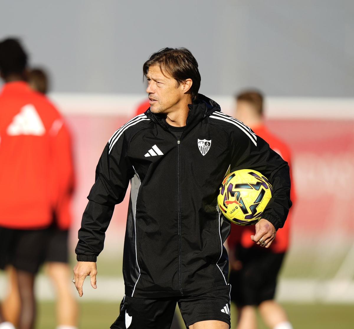 Matías Almeyda en el entrenamiento del Sevilla FC este miércoles 12 de noviembre