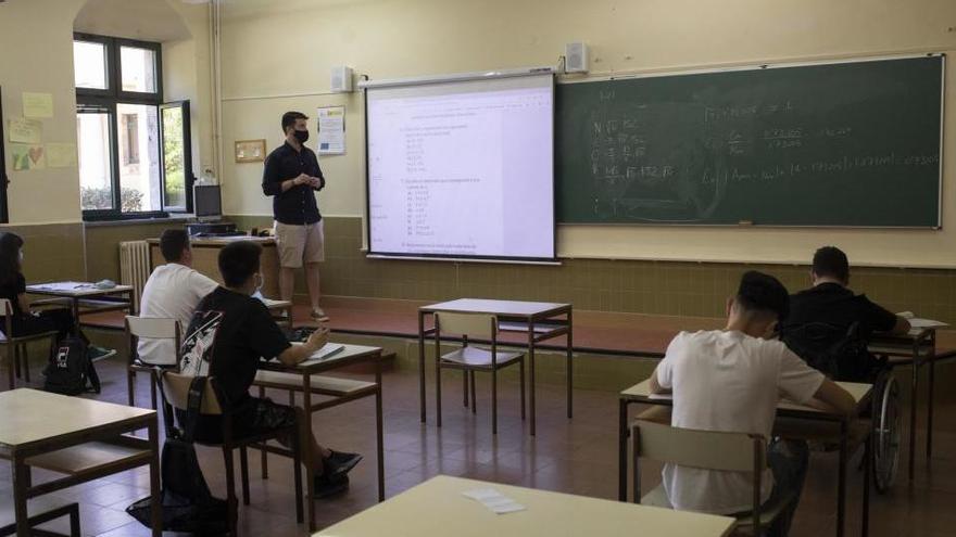 Alumnos en las clases de refuerzo estivales