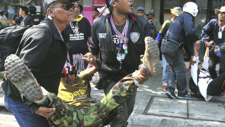 Al menos 28 heridos al estallar una granada contra manifestantes en Tailandia