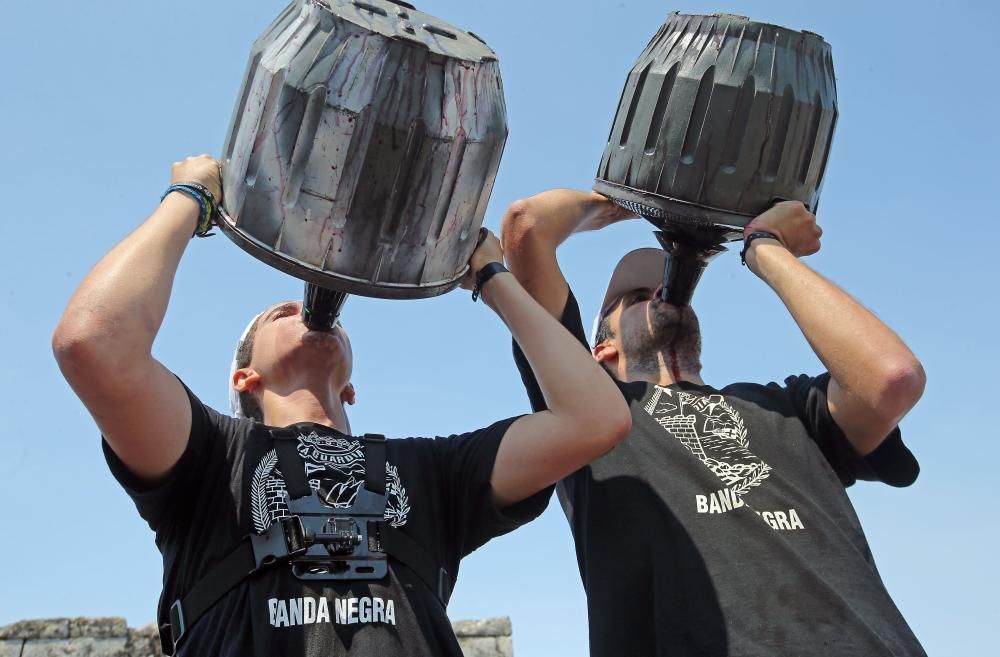 Litros y litros de vino tinto corrieron por las gargantas de los asistentes a la fiesta en Santa Trega