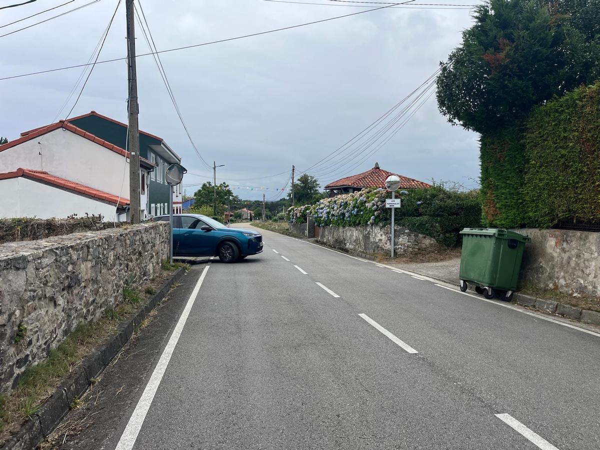 En imágenes: Los vecinos piden limitar la velocidad de los vehículos a su paso por Villademar En imágenes: Los vecinos piden limitar la velocidad de los vehículos a su paso por Villademar