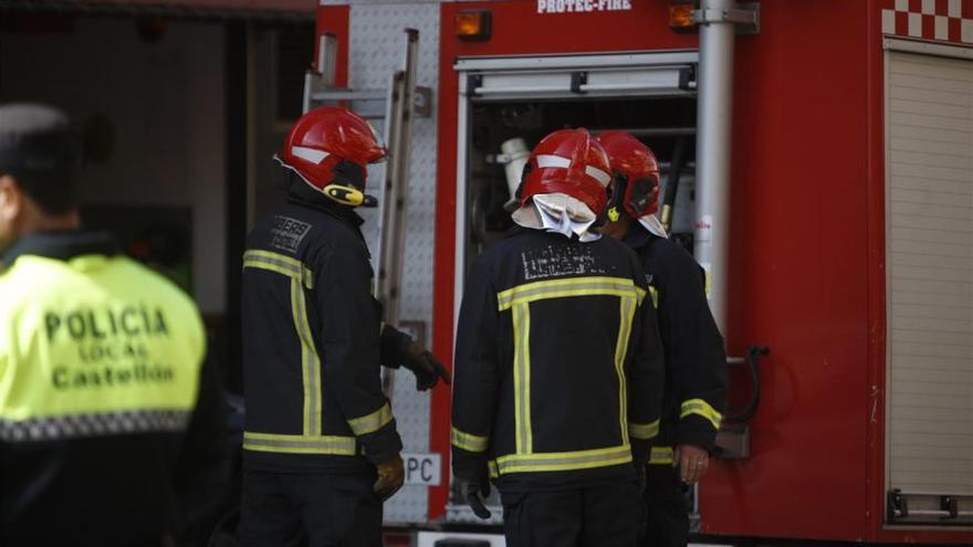 Arde un coche en el garaje de una casa de Castellón