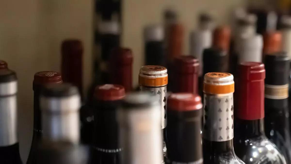 Varias botellas de vino.