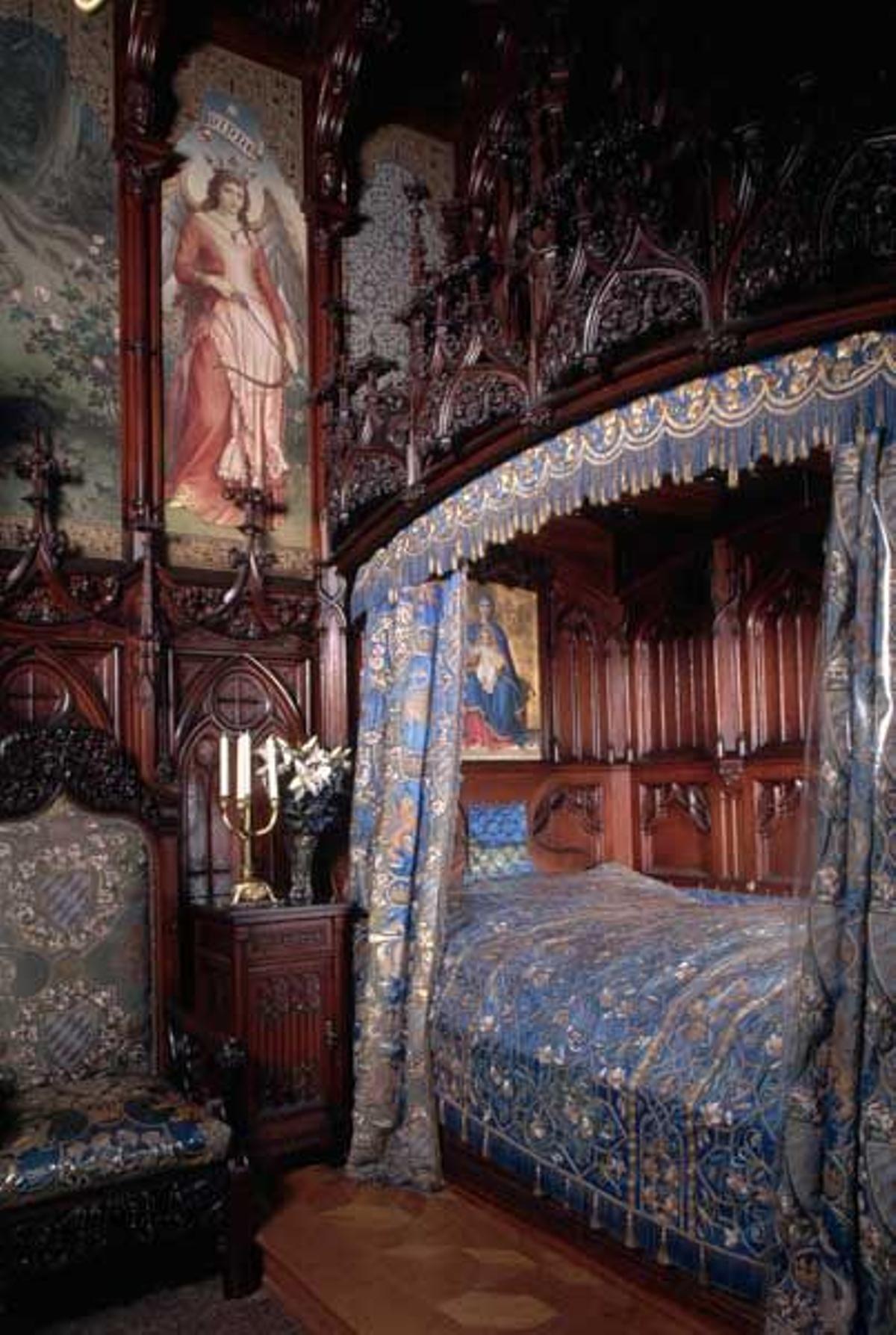 Dormitorio de Luis II con una personificación del Amor en el centro del muro.