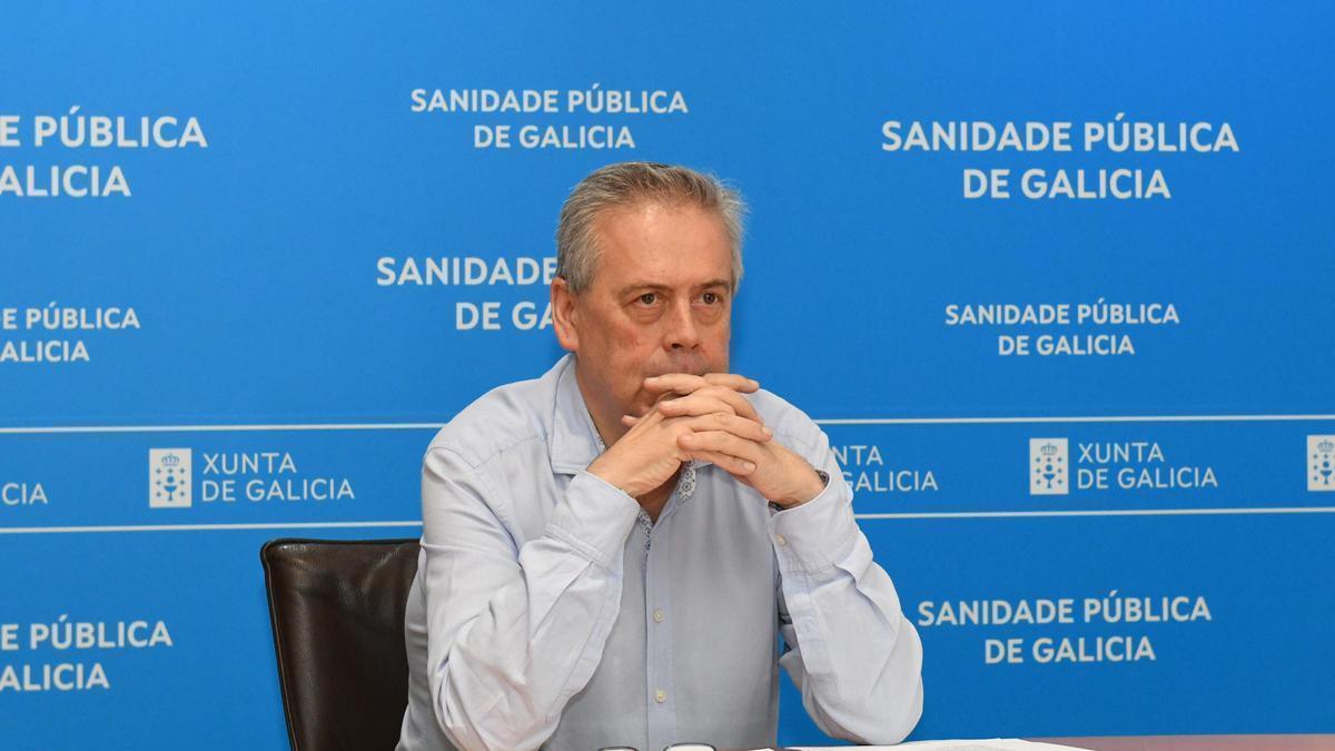 El conselleiro de Sanidade, en el Sergas, antes de participar por videoconferencia en el Consejo Interterritorial de Salud.
