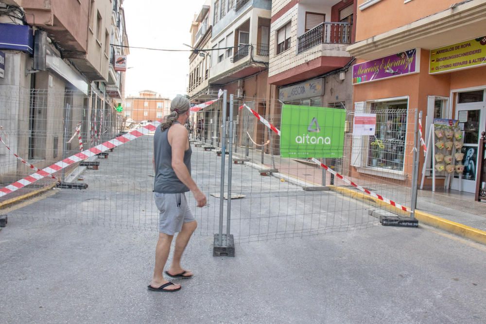 Las obras de restauración del conjunto hidráulico del puente de Carlos III están paralizadas desde hace semanas. El Ayuntamiento amplió el plazo de terminaci pero parece que ahora va a rescindir el co