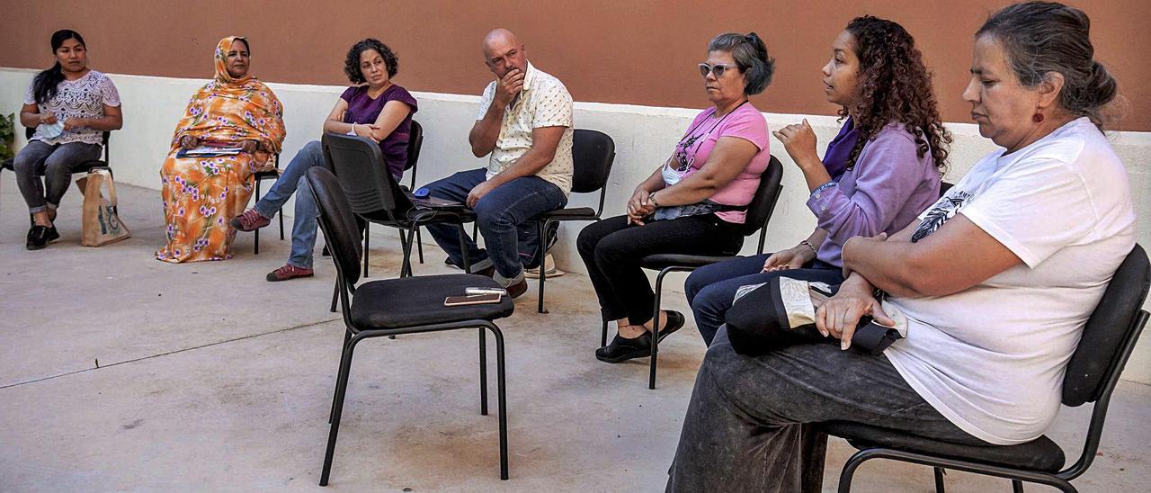 Las activistas Susana De la Cruz, Jadiyetu El Mohtar, Marusia López, Maria Jackeline Rojas, Yubitza Rovira, y Luz Marina.  | B. RAMON