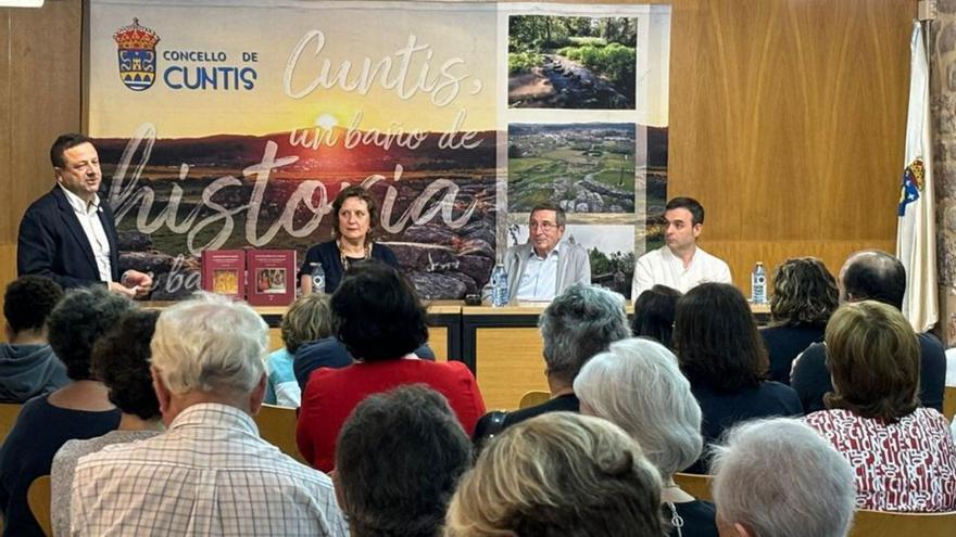 Cuntis acoge la presentación de “Los exvotos en Galicia: su significación en la religiosidad popular”