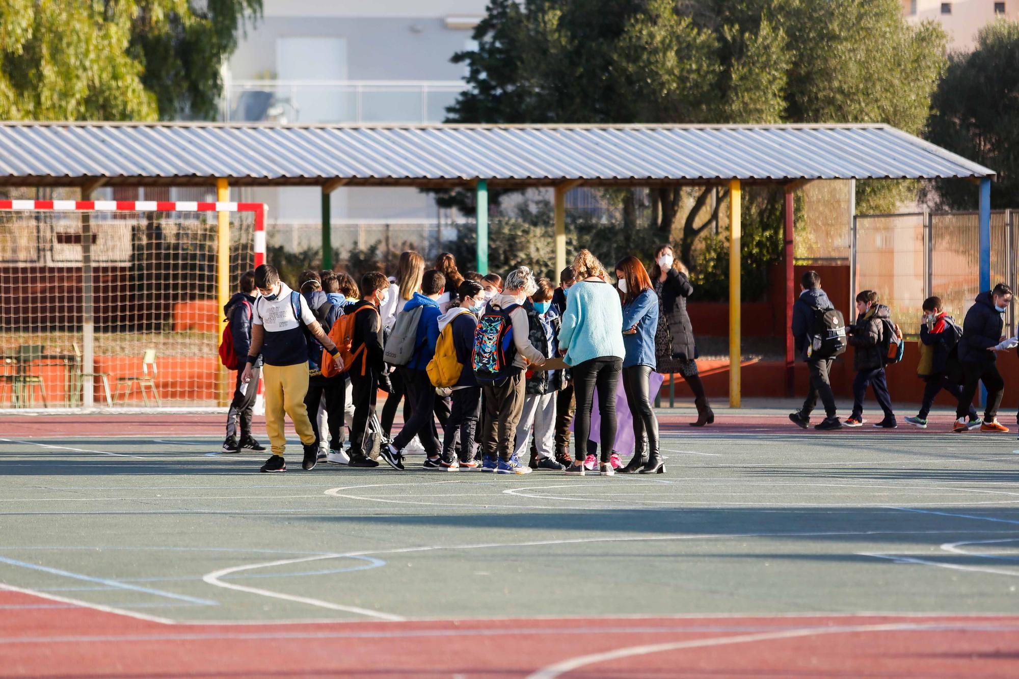 Primer sin mascarillas en los patios de los colegios de Ibiza
