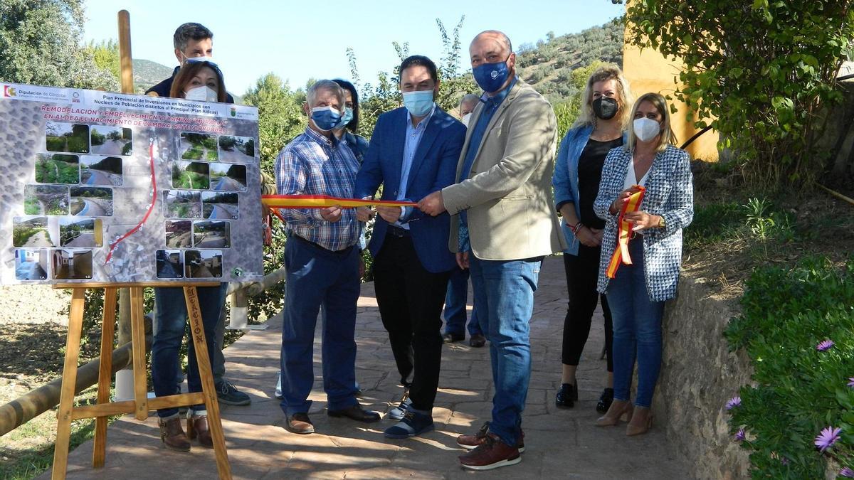 Las autoridades, durante el acto de recepción de la obra en Rute.